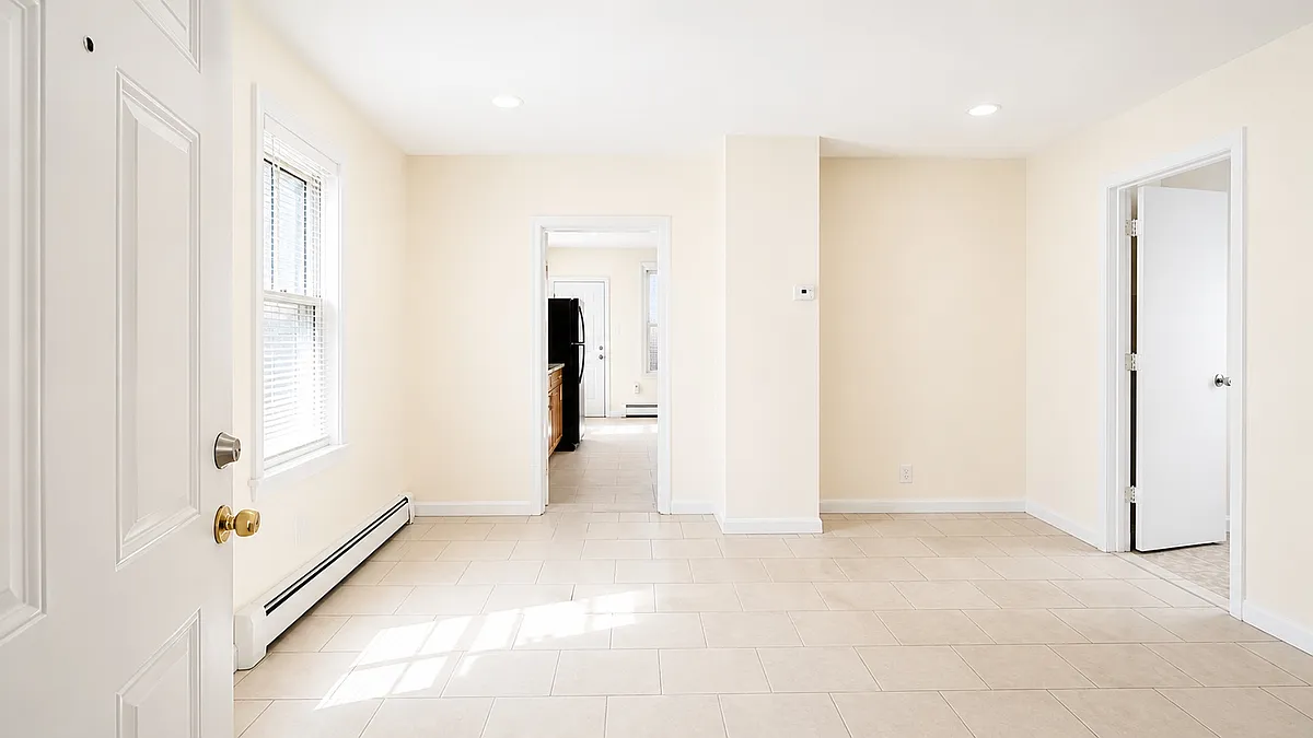 LIVING ROOM - 612 S Park St #1