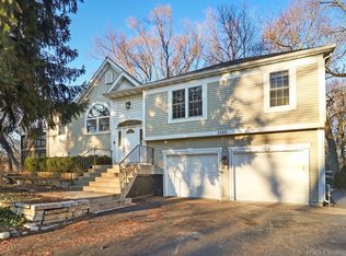 1100 Geringer Rd, Algonquin, IL 60102