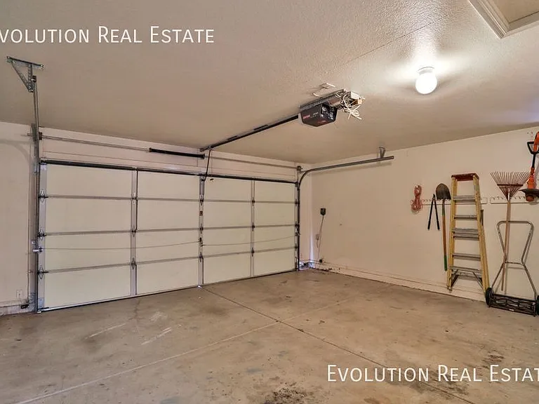 3226 E Sequoia Dr — Photo 16