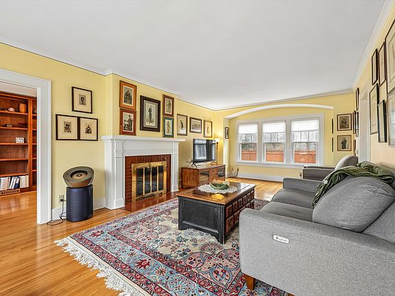 2nd image of 2220 Knapp St