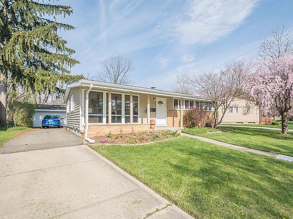 2nd image of 2906 Chesterfield Dr