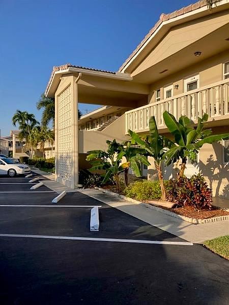 1st image of 2111 NE 42nd Ct APT 202W