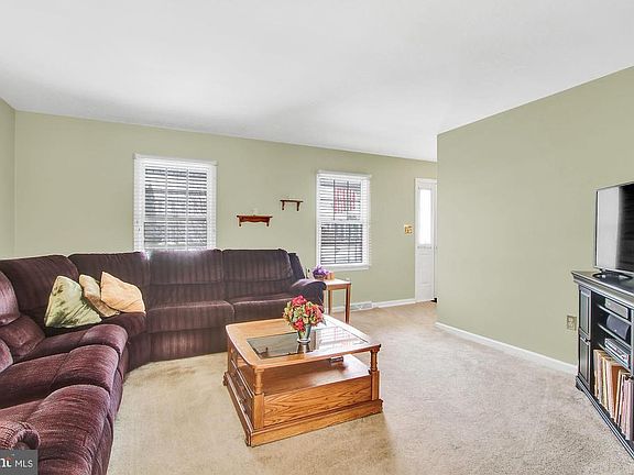 3rd image of 195 Laurel Dr