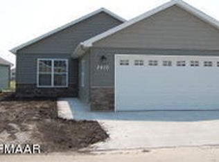 2688 Whispering Creek Cir S, Fargo, ND 58104