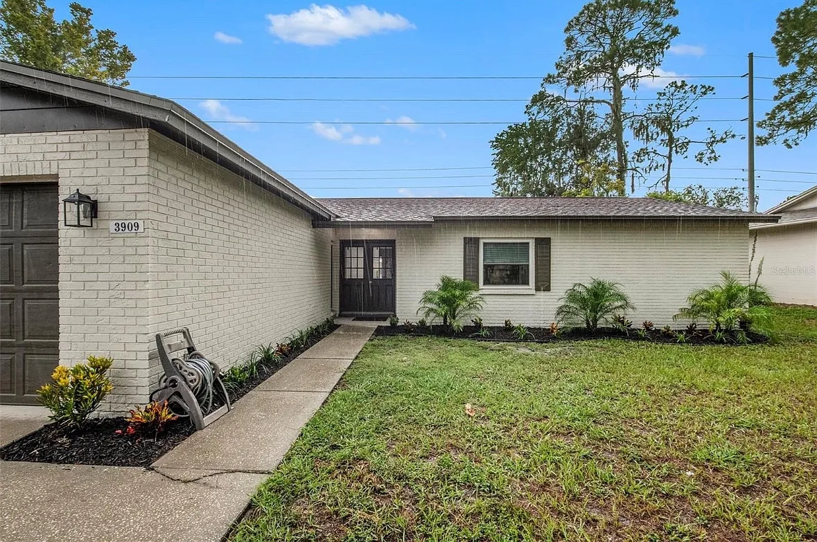 3909 Briarlake Dr — Photo 2