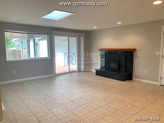 3rd image of 2954 Hoover Ave SE