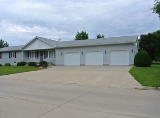 614 S 5th St, Osage, IA 50461