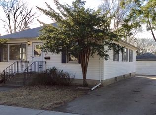 962 Lavoie Ave, Elgin, IL 60120