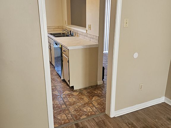 kitchen entry from dinning room