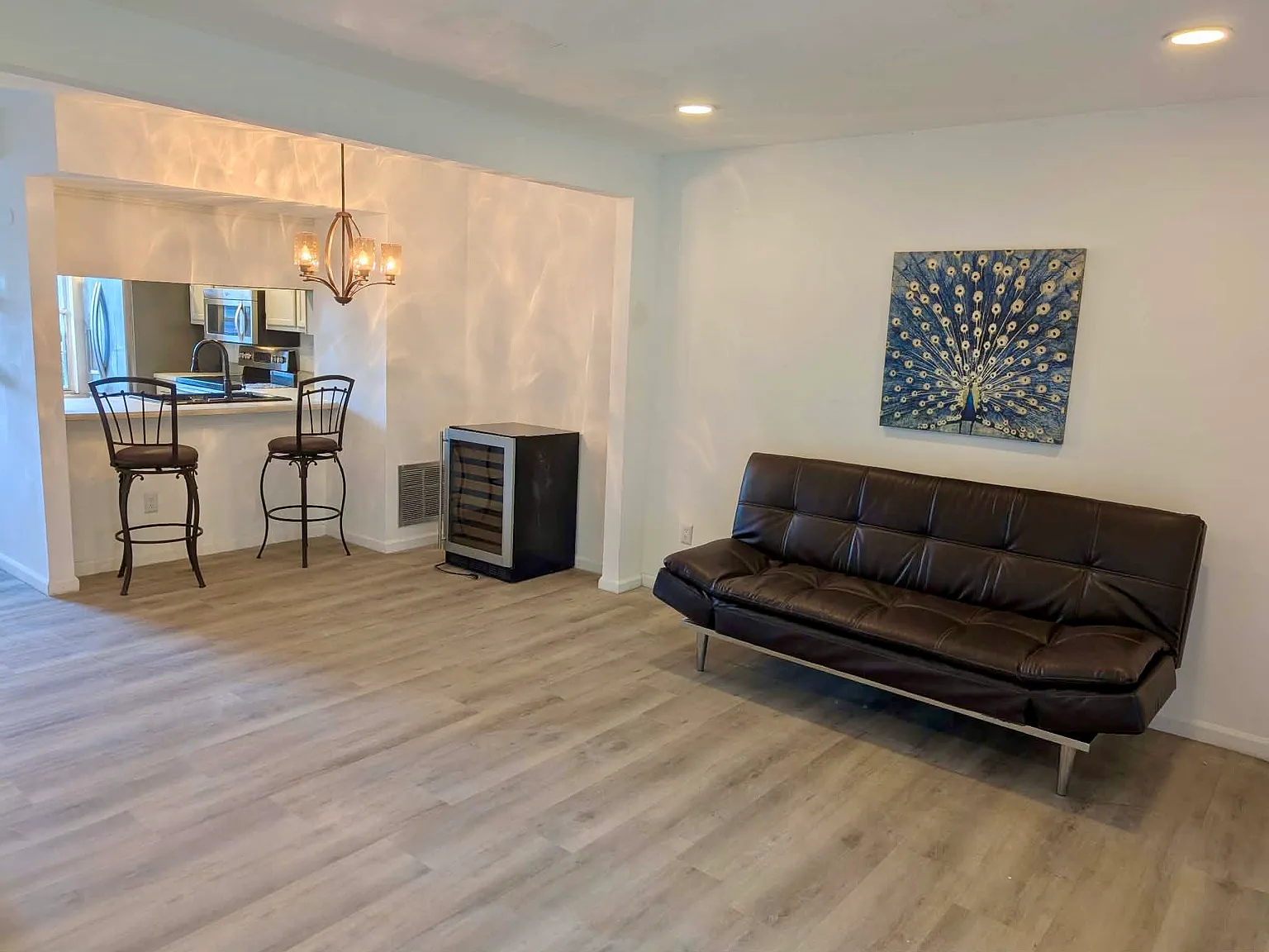 3 bed, 1347 sqft, $1,900 — Photo 2