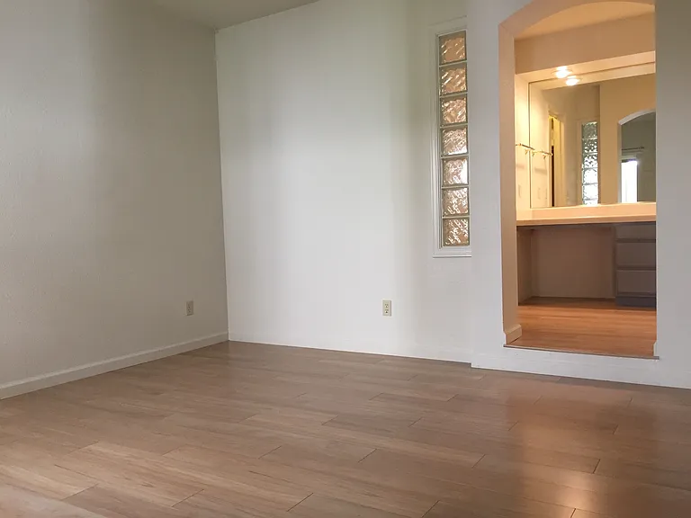 Second Bedroom w/ en suite bath