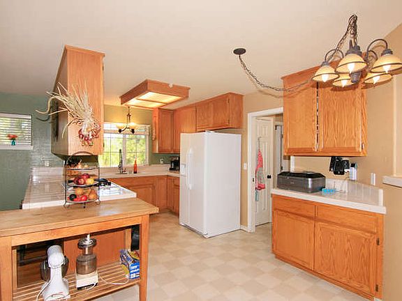 3rd image of 300 Canyon Creek Dr