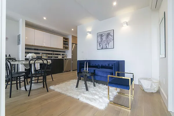 Rented by Evergreen Apartments BK | media 32