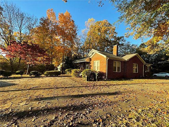 3rd image of 2012 Chapel Hill Rd