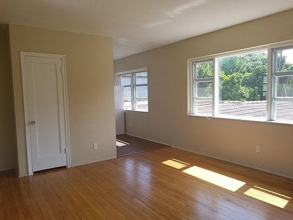 4th image of 1414 NE 4th St APT 6