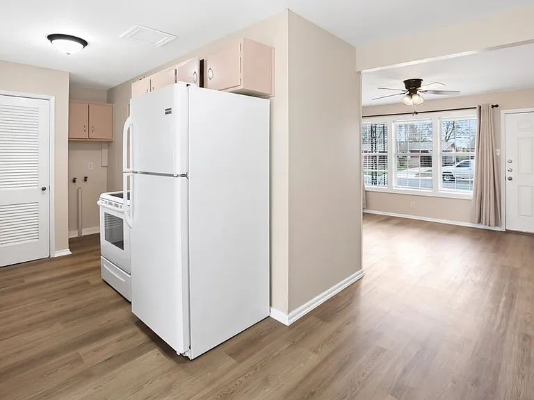 115 Harcourt Ave — Photo 10
