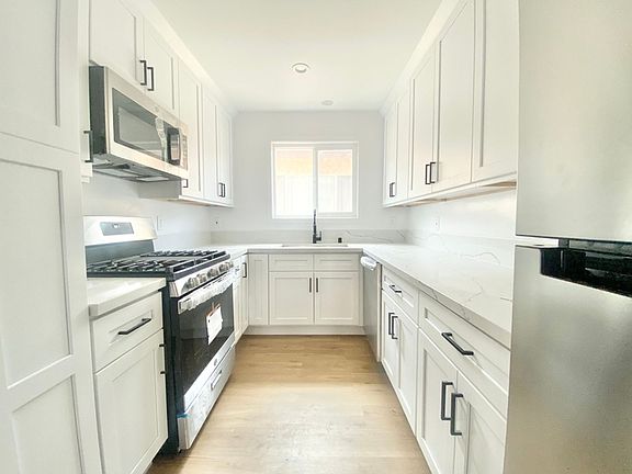 2nd image of 115-121 S Carondelet St #16