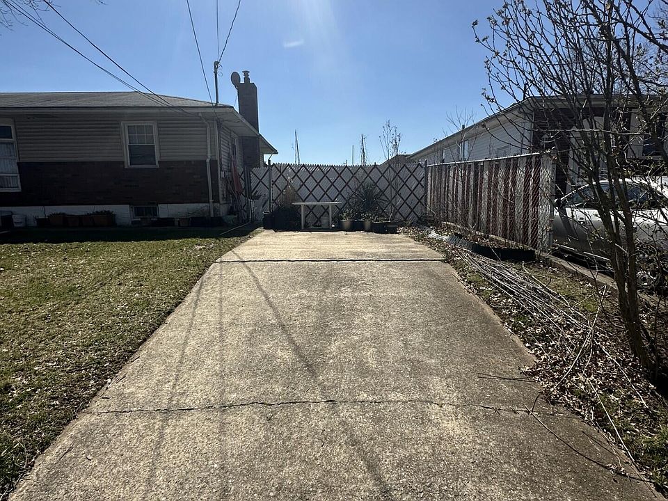 2nd image of 396 Watchogue Rd