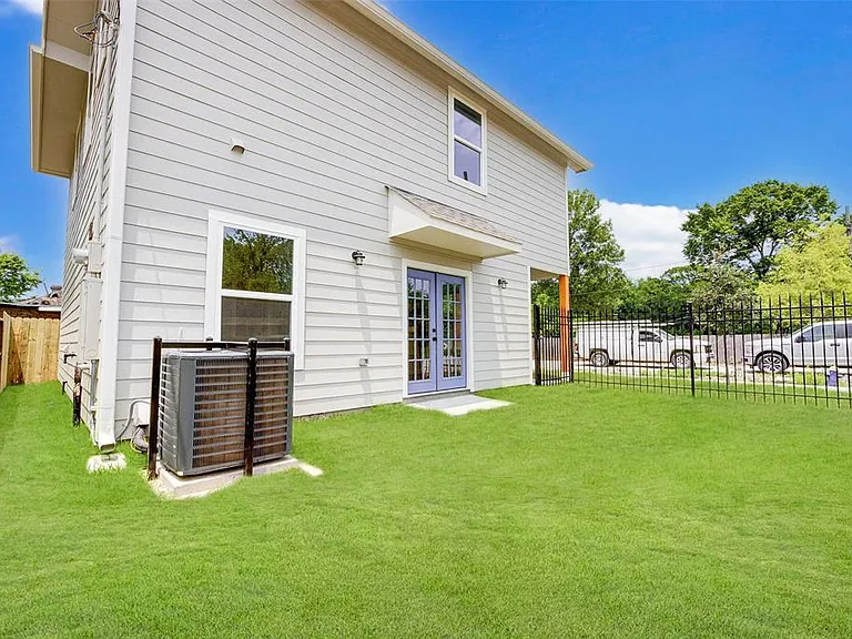 8361 Tate St — Photo 15