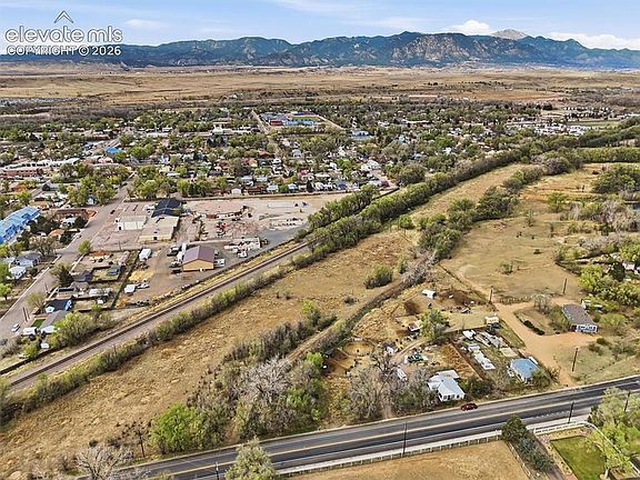 4th image of 407 Fountain Mesa Rd
