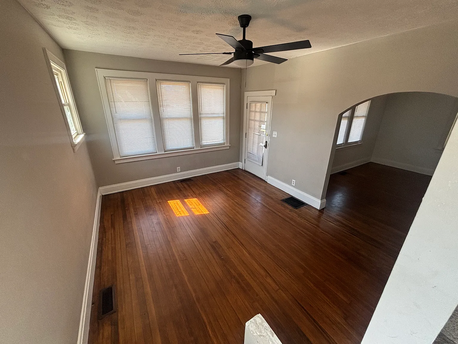 3 bed, 1124 sqft, $1,850 — Photo 2