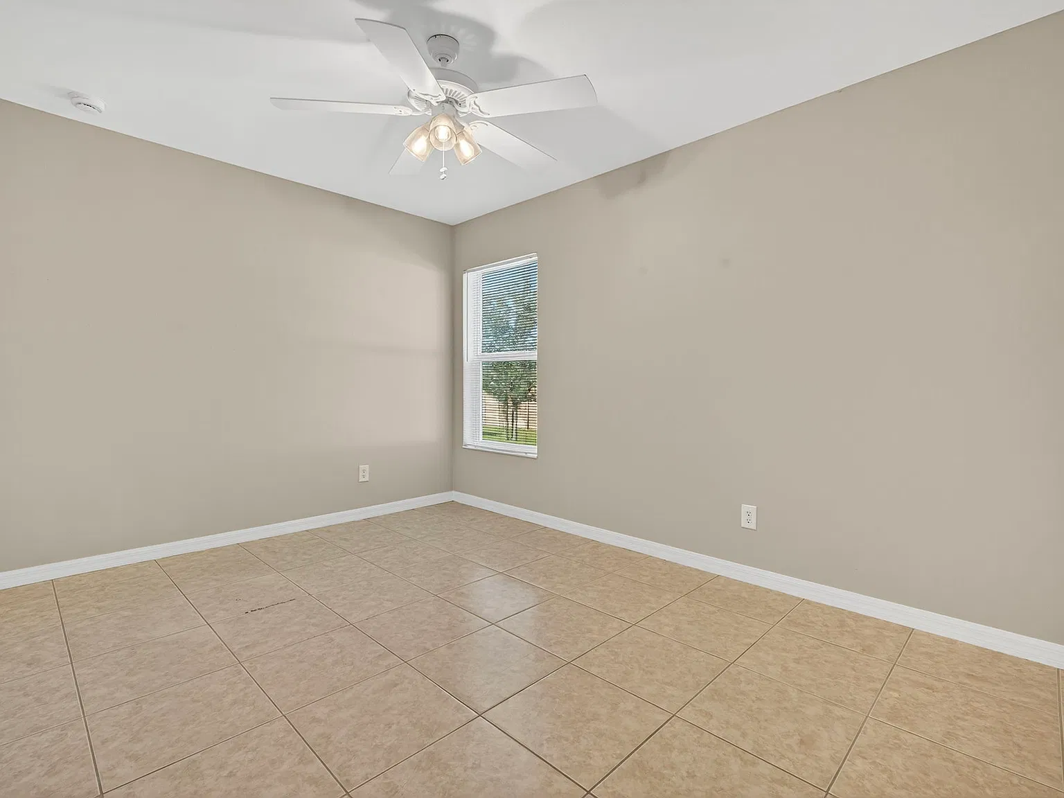 4 bed, 1731 sqft, $1,950 — Photo 2