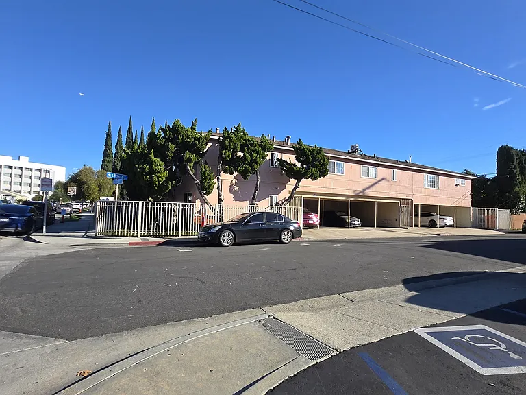 11132 Stockwell Dr #B — Photo 2