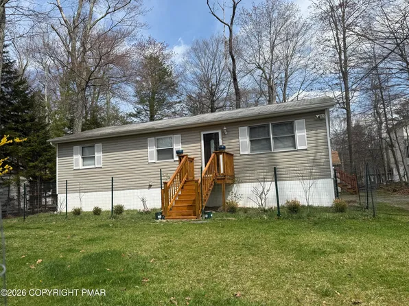 1167 Trapper Ln, Pocono Summit, PA 18346