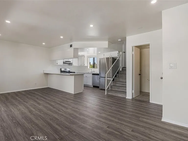 1129 Linden Ave #3 — Photo 2