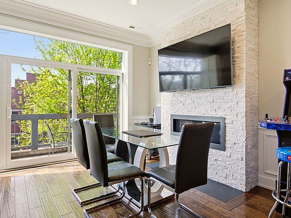 2nd image of 1418 W Fillmore St #3W