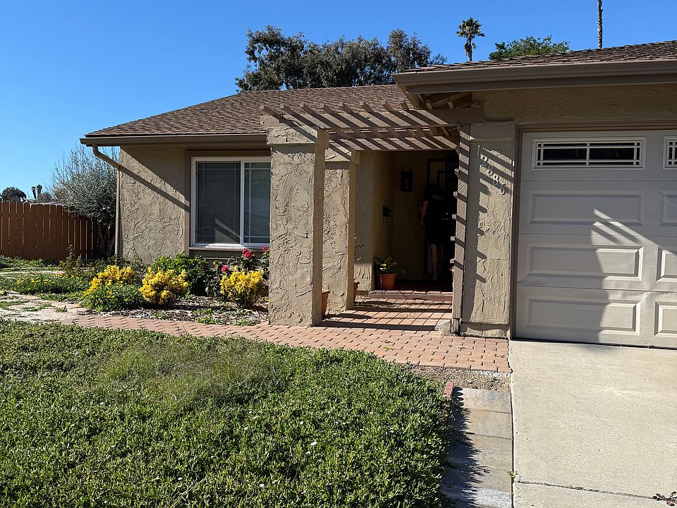 1st image of 12886 Calle De Las Rosas