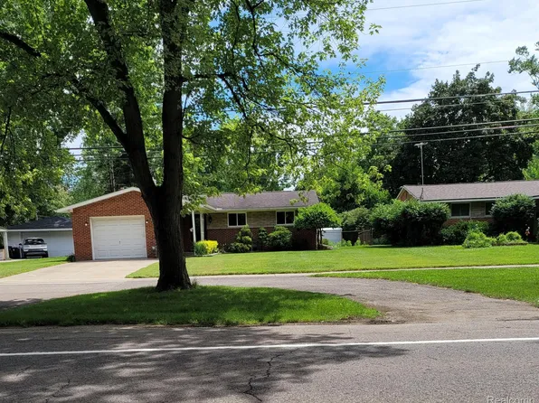 27803 W Nine Mile Rd, Farmington Hills, MI 48336