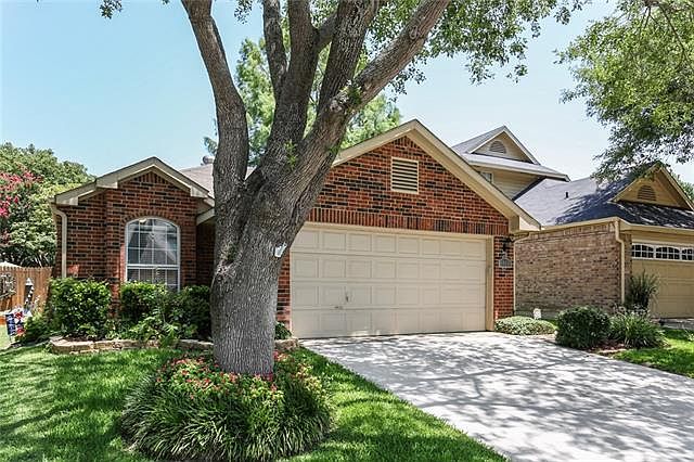 1st image of 933 Plantation Dr