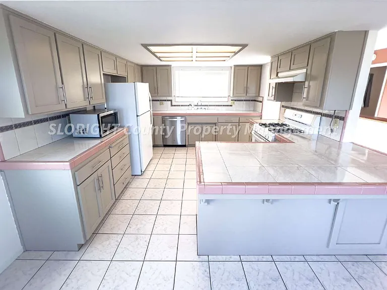 383 Henrietta Ave — Photo 2