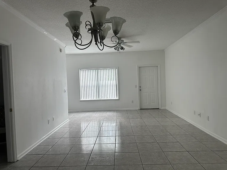 817 Southern Creek Dr — Photo 6