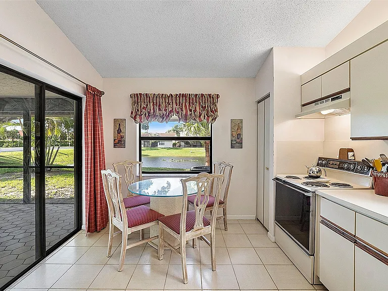 31 Columbia Ct — Photo 21