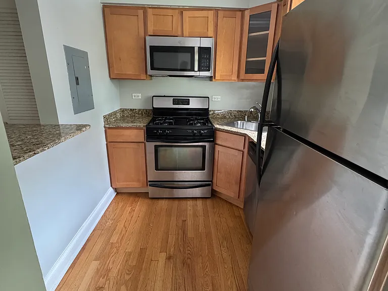 5454 Everett — Photo 16