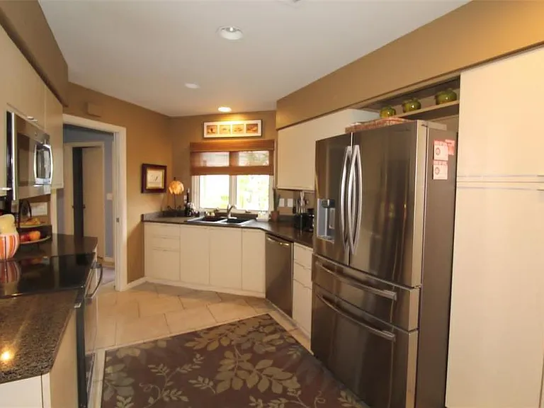 4532 Ascot Cir N — Photo 8