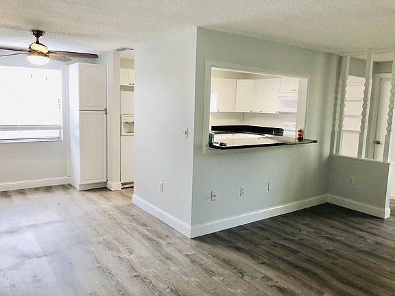 3rd image of 2719 Stratford Dr