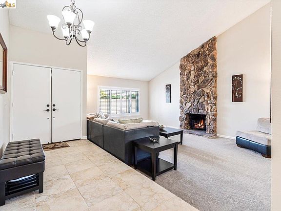 4th image of 14787 Oleander St
