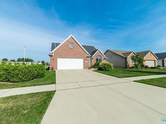 2nd image of 26422 Emerald Lakes Dr