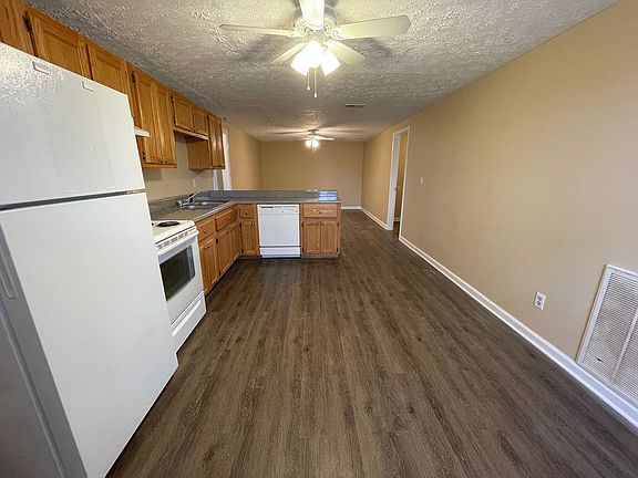 3rd image of 41 Woodberry Dr SE #D