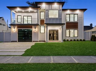 60 Lion Ln, Westbury, NY 11590