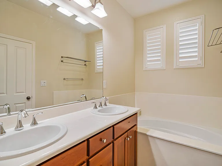 5266 Fioli Loop — Photo 11