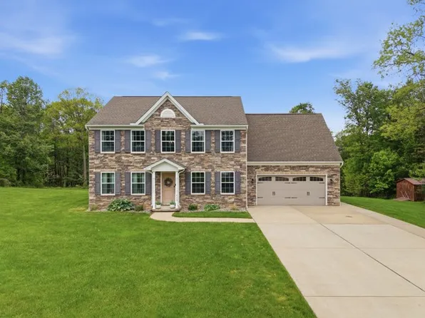 113 Oakwood Dr, Butler, PA 16002