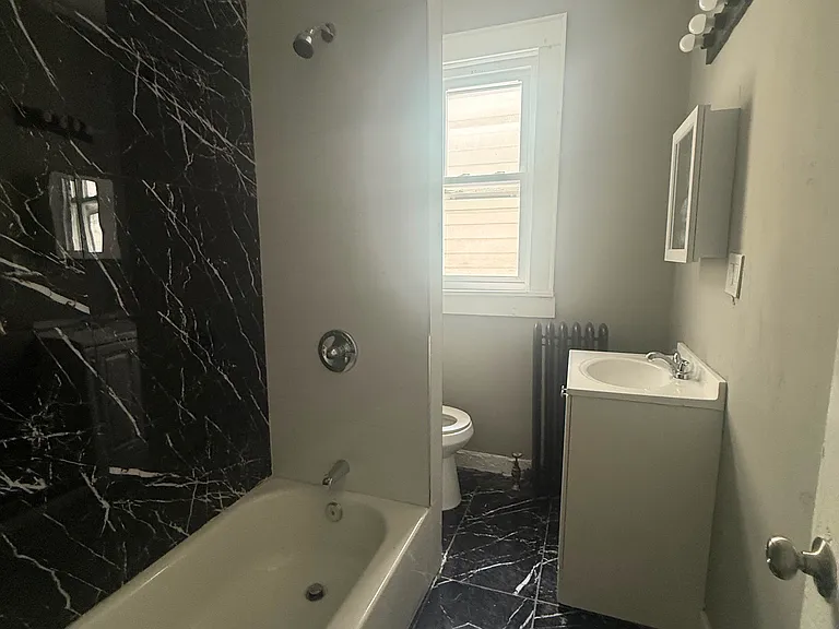 842 S 19th St #2L — Photo 4
