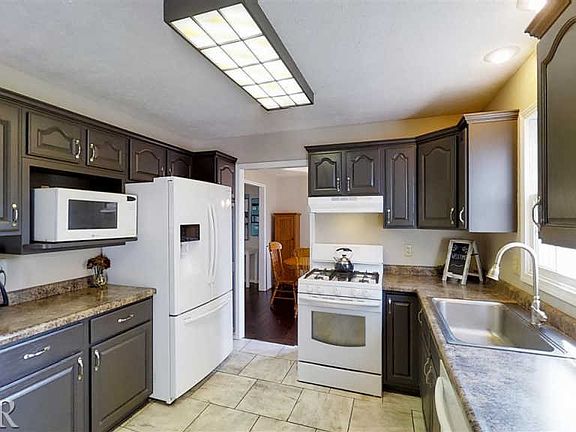 5th image of 17 Prenzler Dr