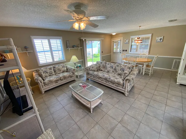 440 Canterbury Ct — Photo 13