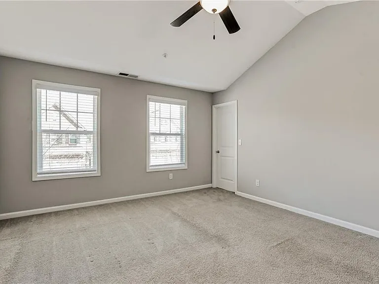 1237 Foxcroft Ln E — Photo 31