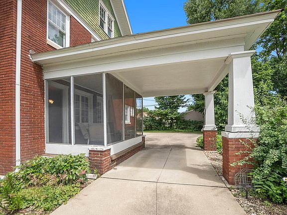 4th image of 160 Ann Ave